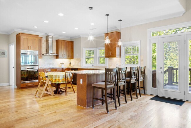 Building Photo - Spacious Home in Solamere Subdivision
