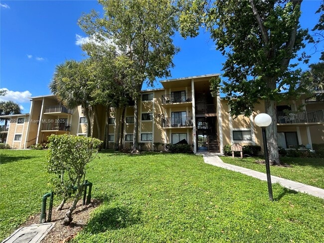 Building Photo - 301 Palm Way