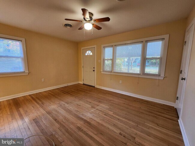 Building Photo - 540 Londontown Rd