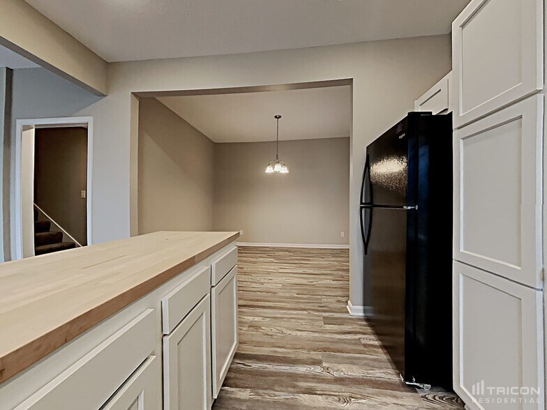 Building Photo - 1096 Tomahawk Pl