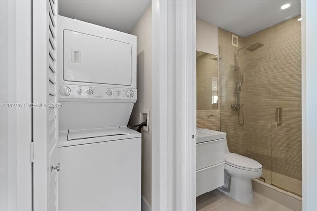 Building Photo - 2451 Brickell Ave