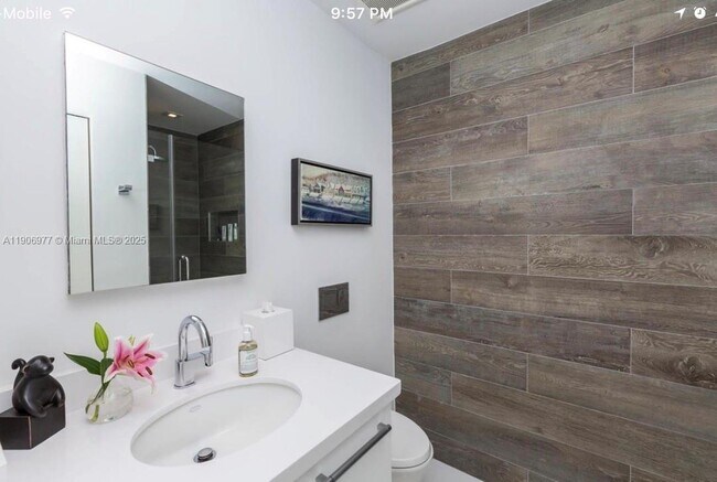 Building Photo - 900 Biscayne Blvd