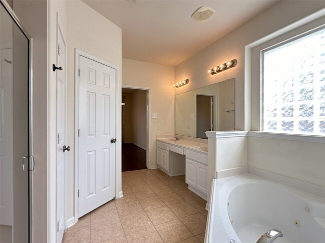 Building Photo - 11115 Lilac Manor Ct