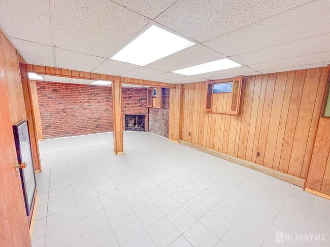 Building Photo - 215 Monroe Ave