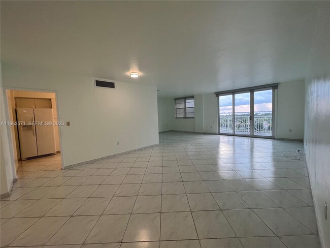 Building Photo - 5825 Collins Ave