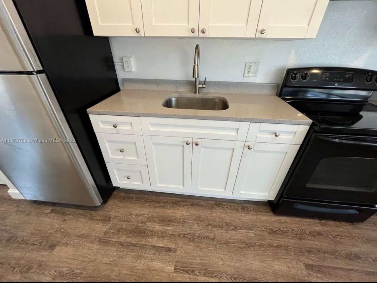 Building Photo - 725 NW 4th Ave