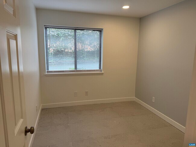 Building Photo - 2108 Jefferson Park Ave