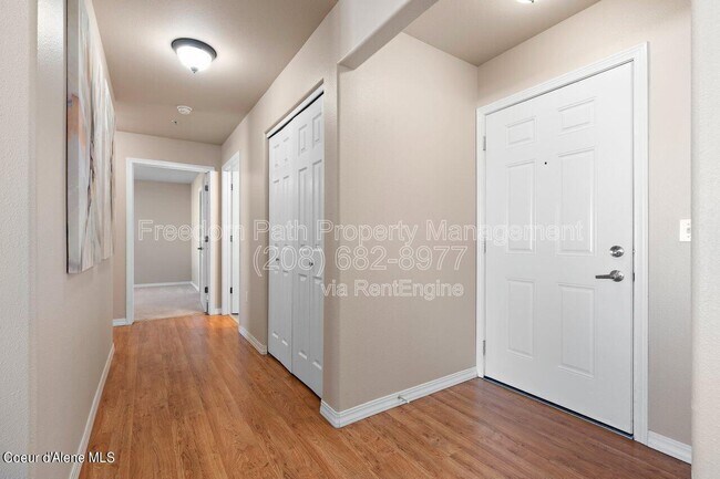 Building Photo - 310 N Promenade Loop