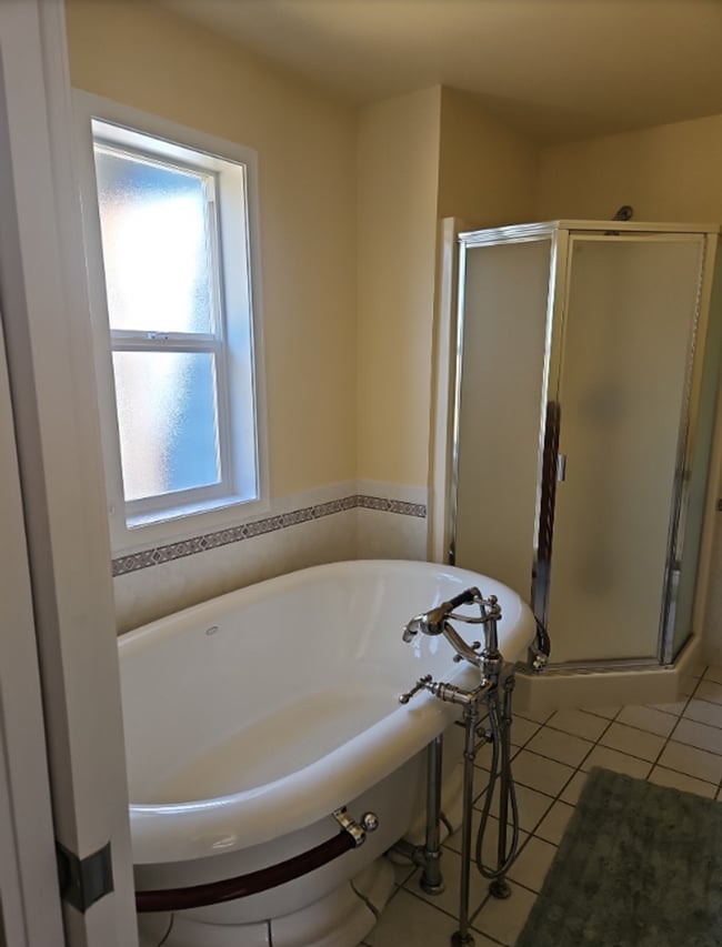 Building Photo - Spacious Two Story, 4 Bedroom, 4 Bathroom ...