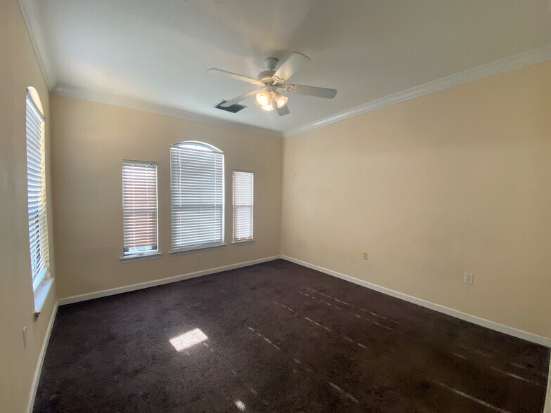 Building Photo - 2709 Via Cipriani #531A