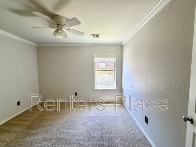 Building Photo - 3004 S Tamarack Ave