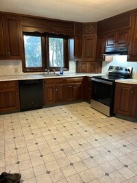 Building Photo - 918 E 7th St