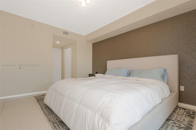 Building Photo - 5300 Paseo Blvd