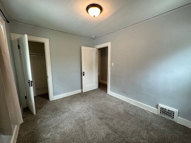 Building Photo - Adorable Three Bedroom Home with Central Air!