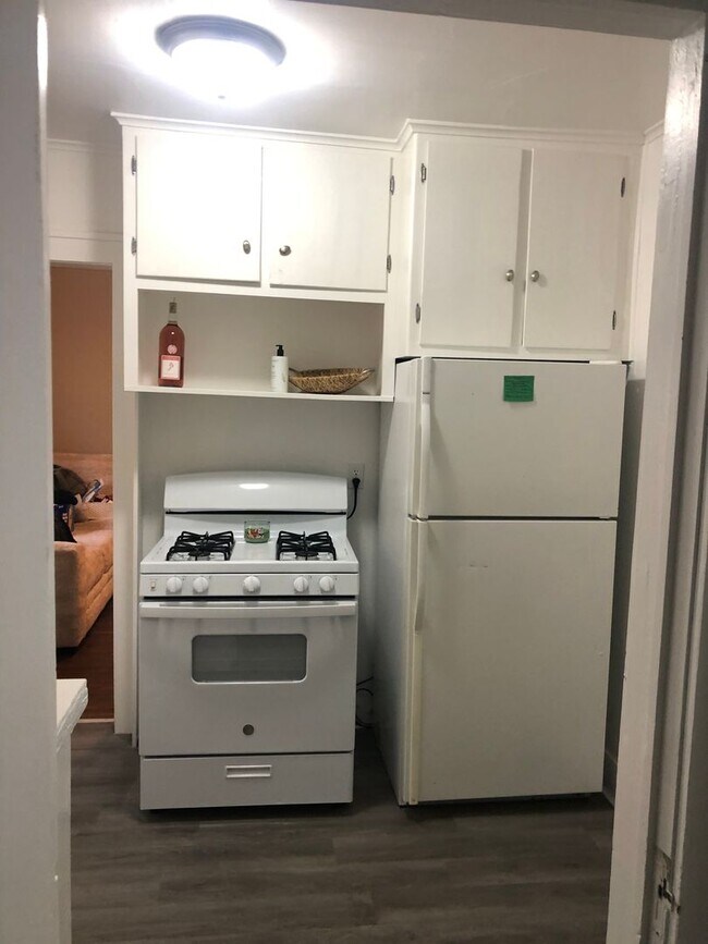 Building Photo - 1406 N Rosedale Ave