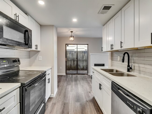 Building Photo - 5636 Birchmont Dr