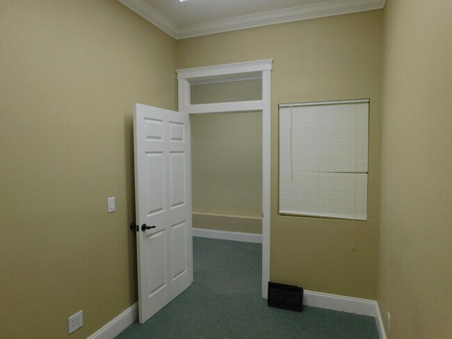 Building Photo - 101 H. St - 2