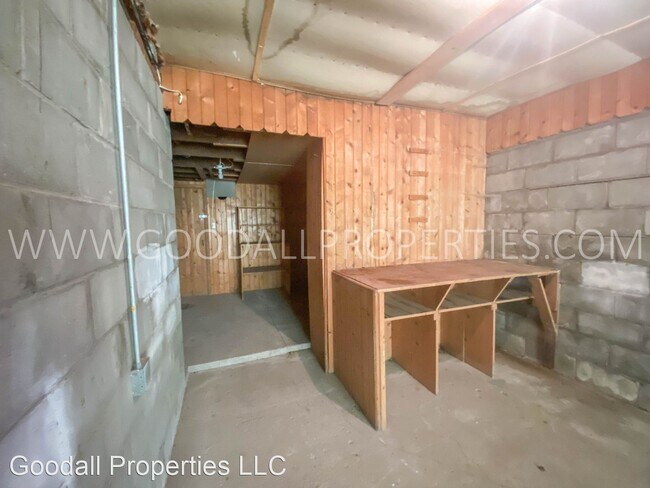 Building Photo - 2 br, 1.5 bath House - 202 S 11th St