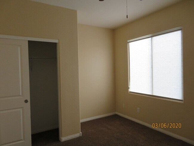 Building Photo - CLEAN AND READY TO MOVE IN