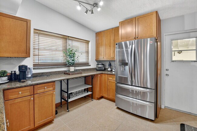 Building Photo - 310 Glen Arbor Terrace