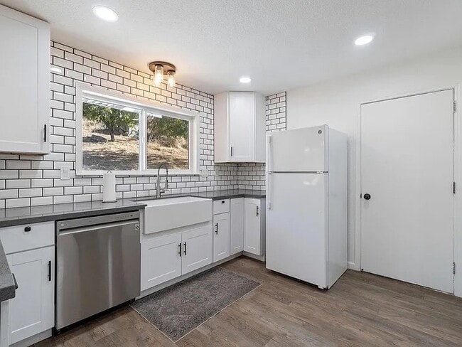 Building Photo - 43299 Ranger Cir Dr