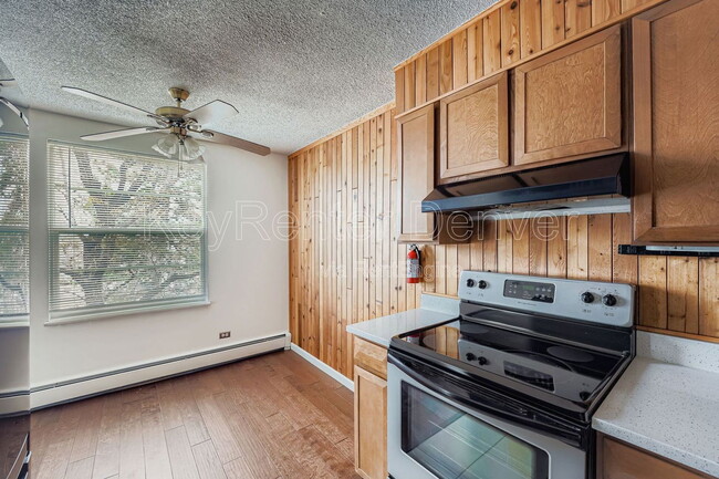 Building Photo - 2120 S Vaughn Way