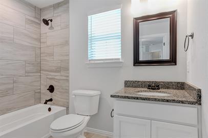 Building Photo - 243 W Forest Ave