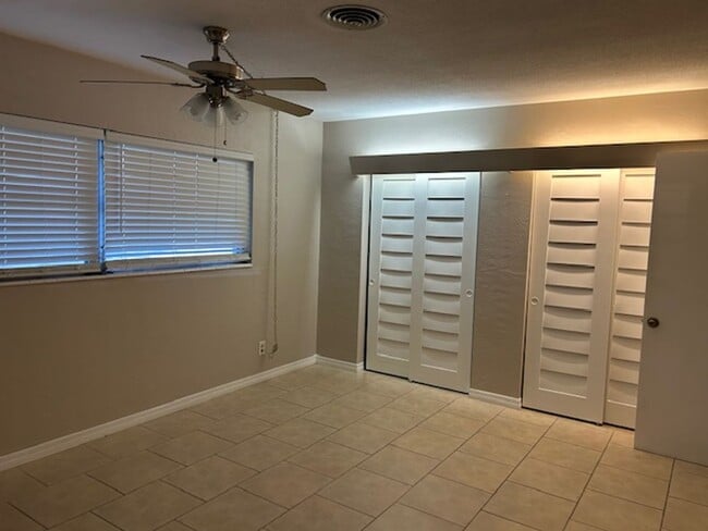 Building Photo - Beautifully landscaped 2/1/1 Jungle Prada ...