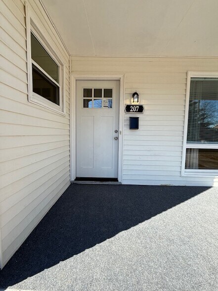 Building Photo - 207 Steven Dr