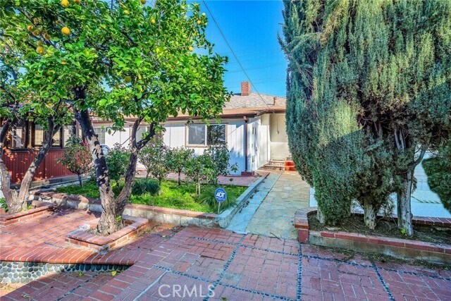 Building Photo - 6119 Tampa Ave