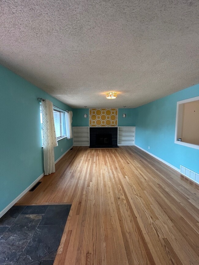 Building Photo - 1207 Parkview Blvd