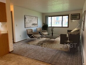 Building Photo - 1401 12th St E