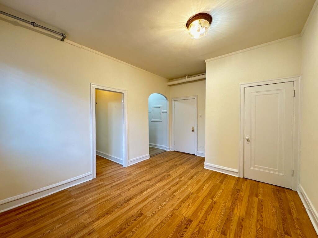 Building Photo - 2536 N Sawyer Ave