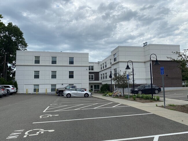 Building Photo - 20 Pond St