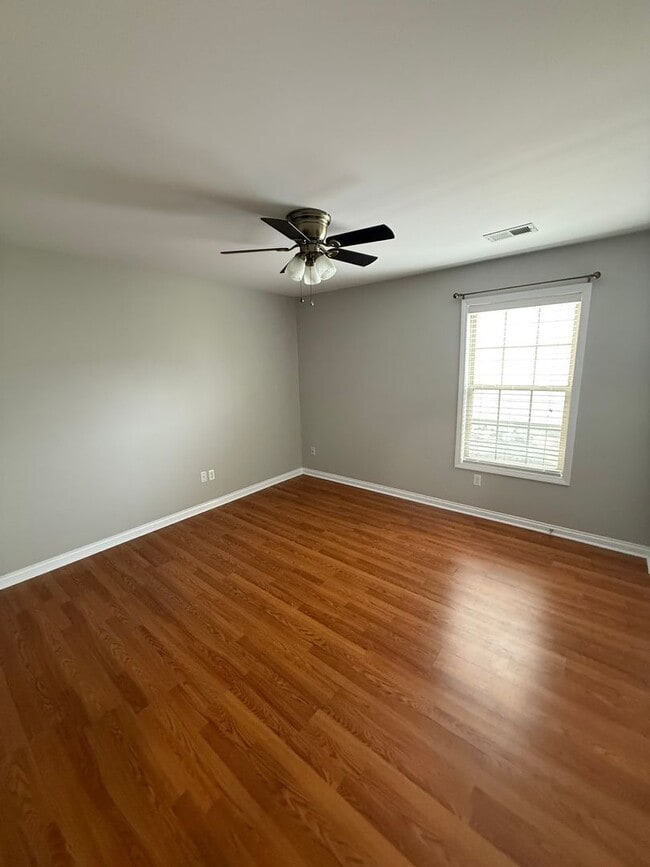 Building Photo - Charming 3-bedroom, 2-bathroom home located in the vibrant city of Lexington