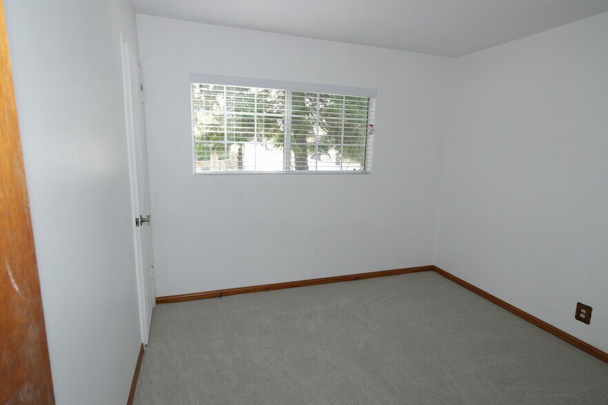 Building Photo - 611 Calle Pensamiento