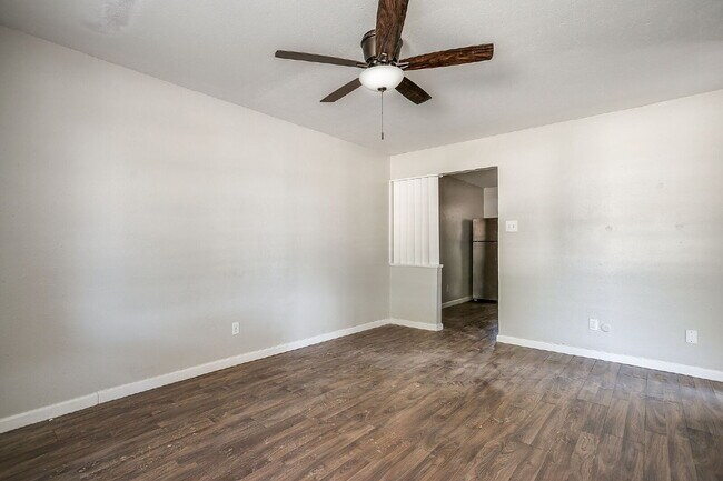 Building Photo - Charming 2-Bedroom Duplex- Recently Updated!