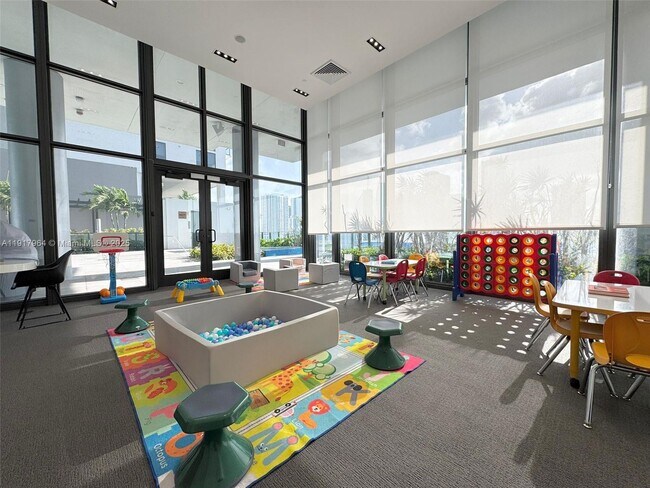 Building Photo - 1600 NE 1st Ave