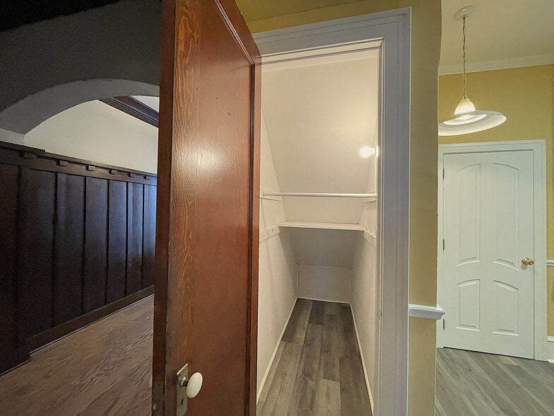 Closet - 524 W Church St