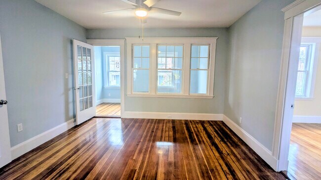 Building Photo - 146 Waverley Ave