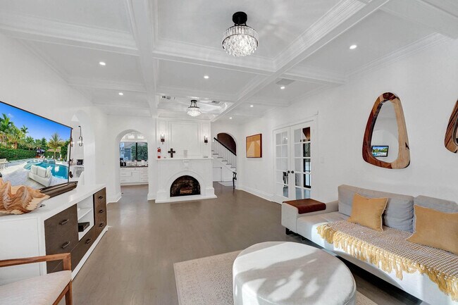 Building Photo - 614 Poinciana Dr