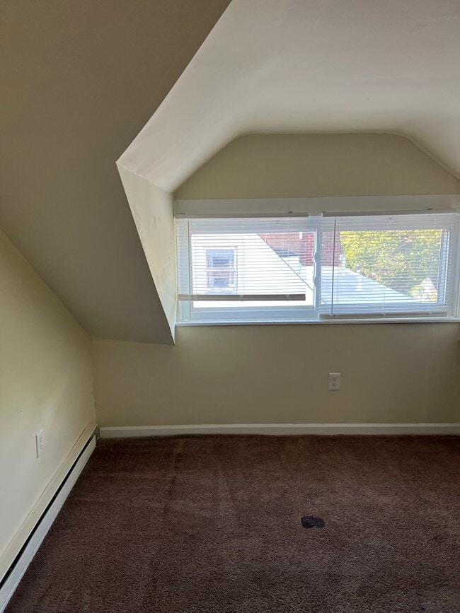 Building Photo - 905 Suire Ave