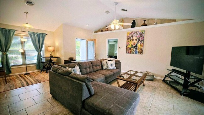 Building Photo - 881 Bayshore Dr