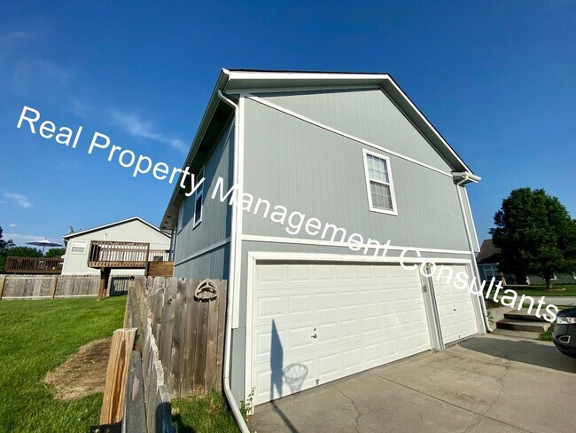 Building Photo - 3 Bedroom in Lees Summit School District