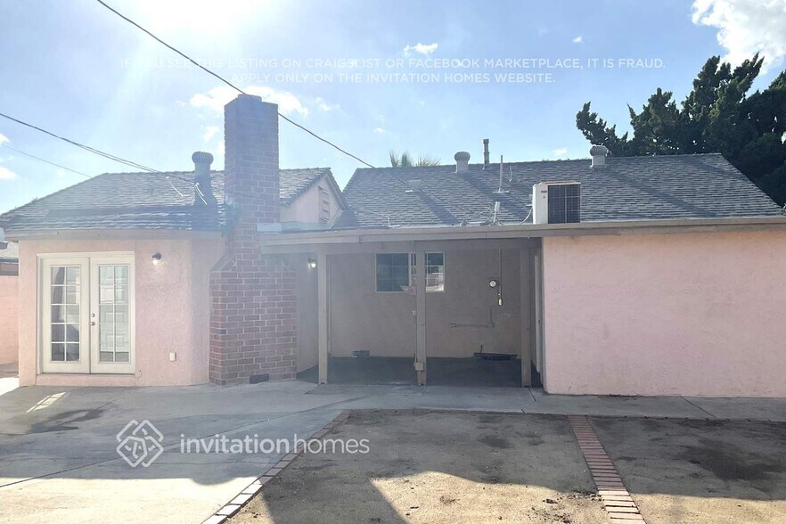 Building Photo - 8440 Hazeltine Ave