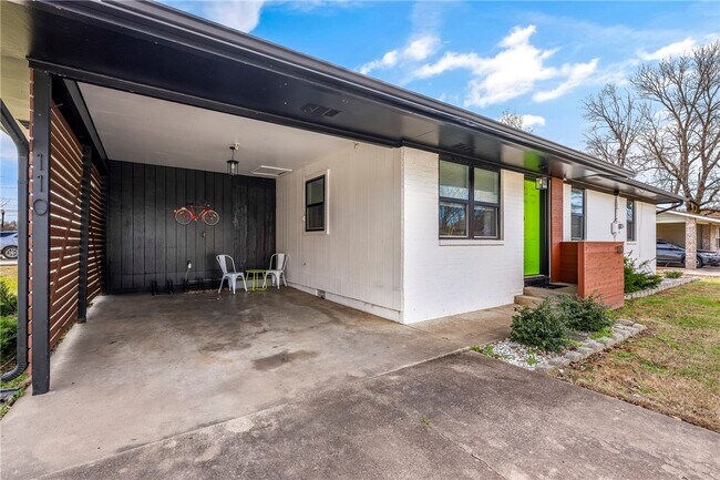 Building Photo - 110 SE 13th St