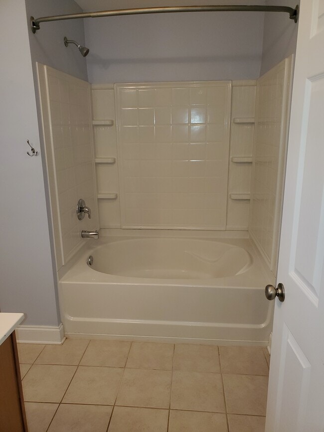 Building Photo - Beautiful Townhouse in West Ashley with Screened in Porch