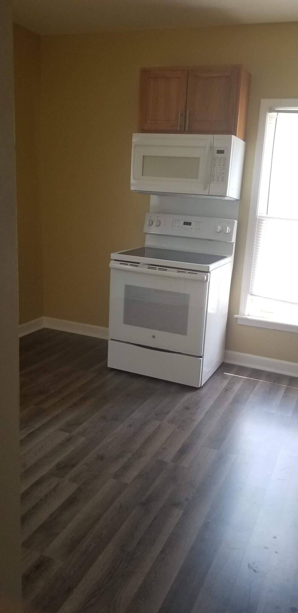 Building Photo - 212 E Main St