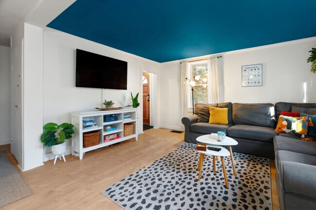 Building Photo - 78 Morning St