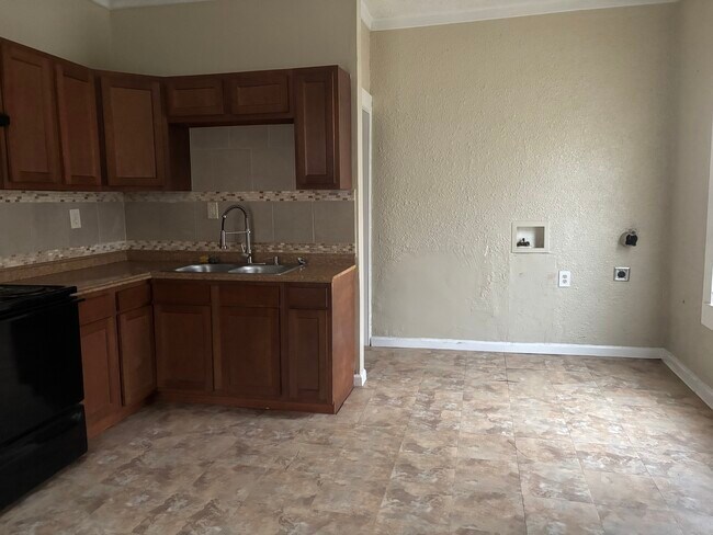 Kitchen/ Laundry - 963 Switzer Ave